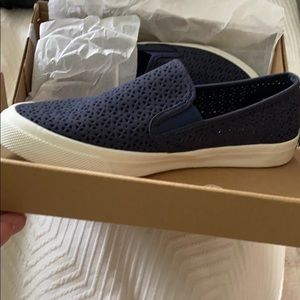 Sperry Seaside Slip On size 8.5. NWT in Navy.